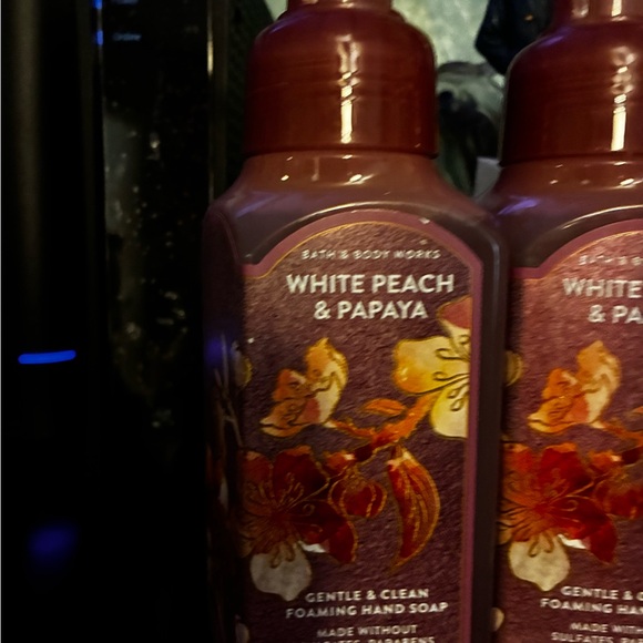 Bath & Body Works White Peach & Papaya Gentle Foaming Hand Soap - Pink (4) - Picture 4 of 5